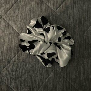 Urban Outfitters White and Black Polka Dot Style Scrunchie
